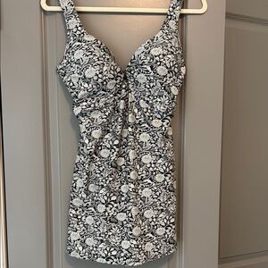 Black and White Floral V-Neck One Piece Swimsuit